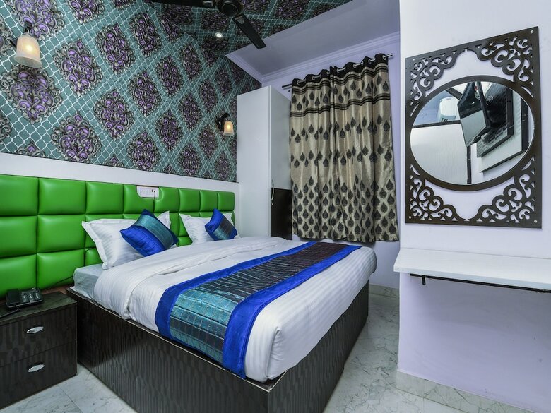 Oyo 15764 Hotel Akash Continental