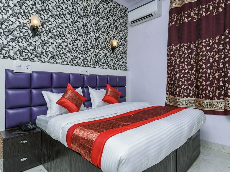 Oyo 15764 Hotel Akash Continental