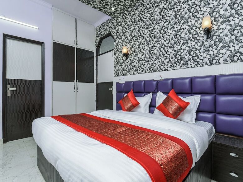 Oyo 15764 Hotel Akash Continental