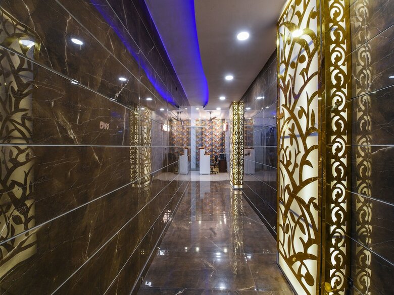 Oyo 15764 Hotel Akash Continental