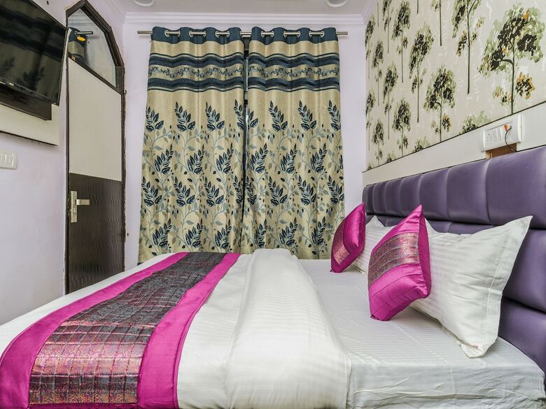 Oyo 15764 Hotel Akash Continental