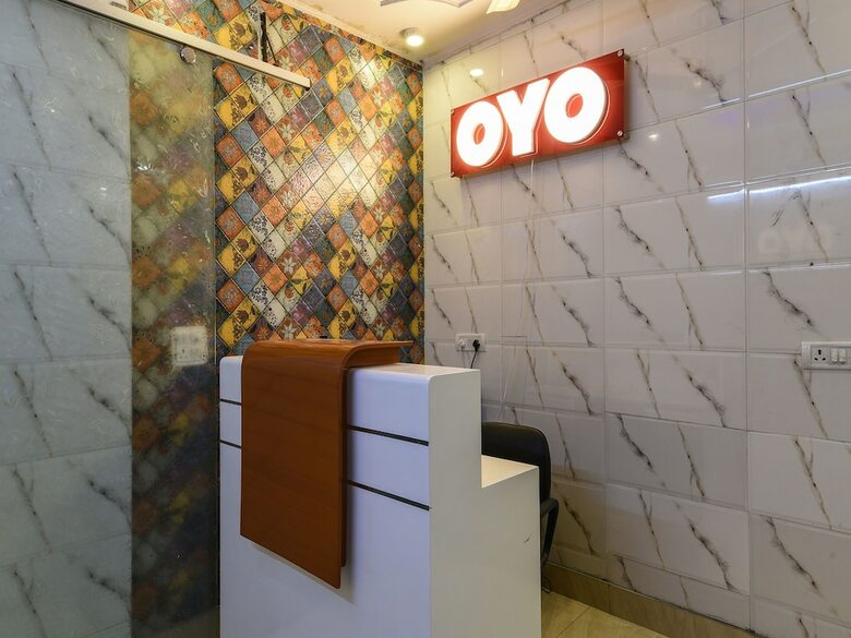 Oyo 15764 Hotel Akash Continental