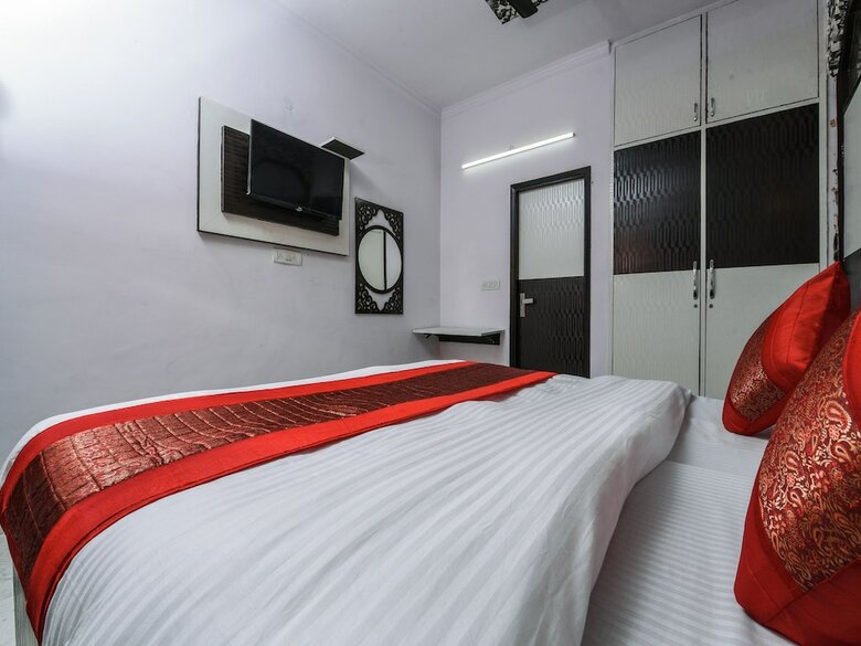 Oyo 15764 Hotel Akash Continental