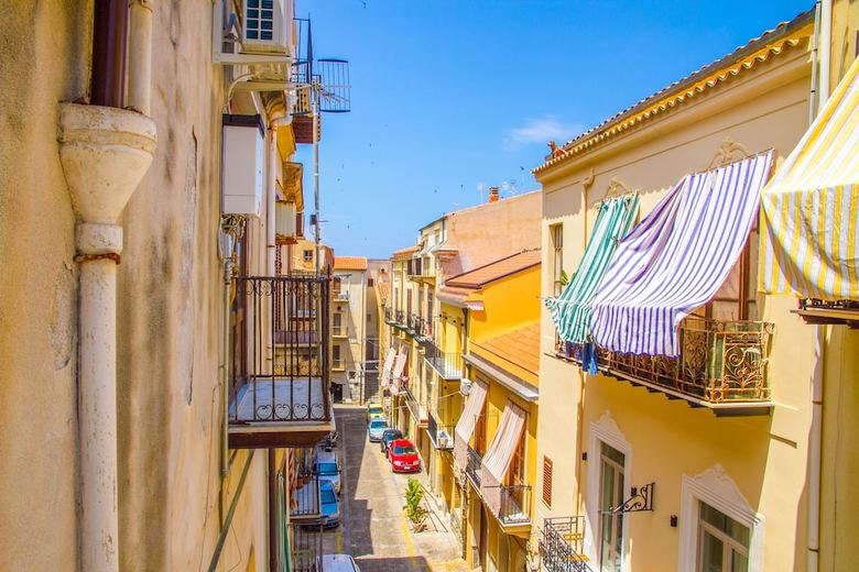 Cefal� Old Town Apartments