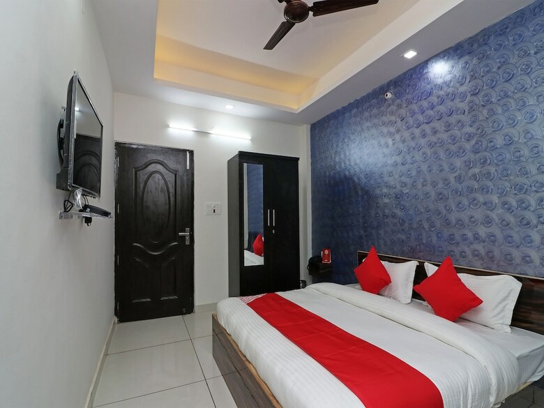 Oyo 22605 Hotel Redstone