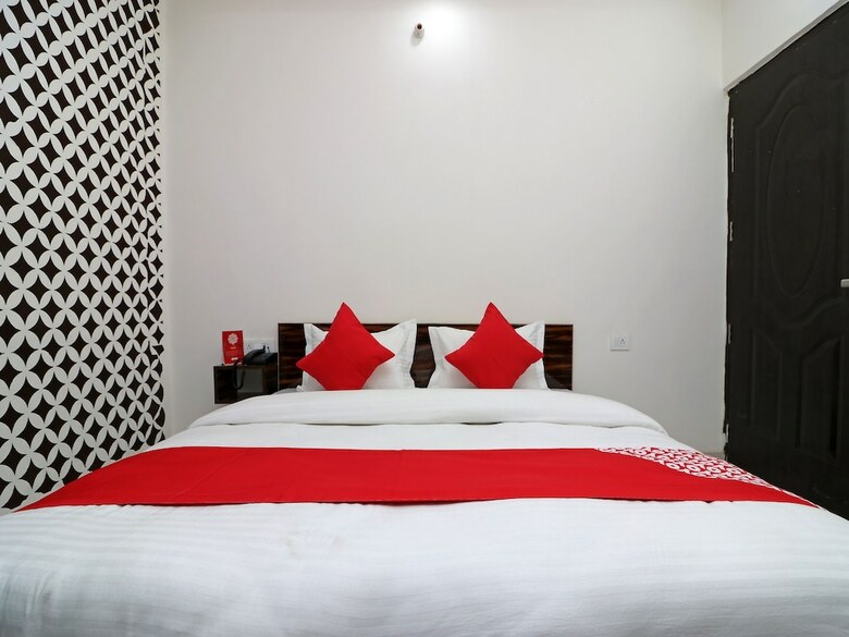 Oyo 22605 Hotel Redstone