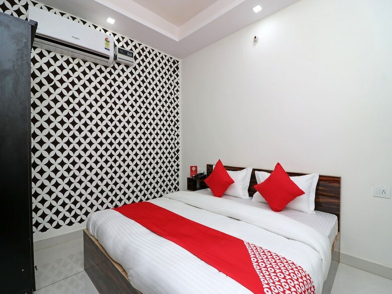Oyo 22605 Hotel Redstone