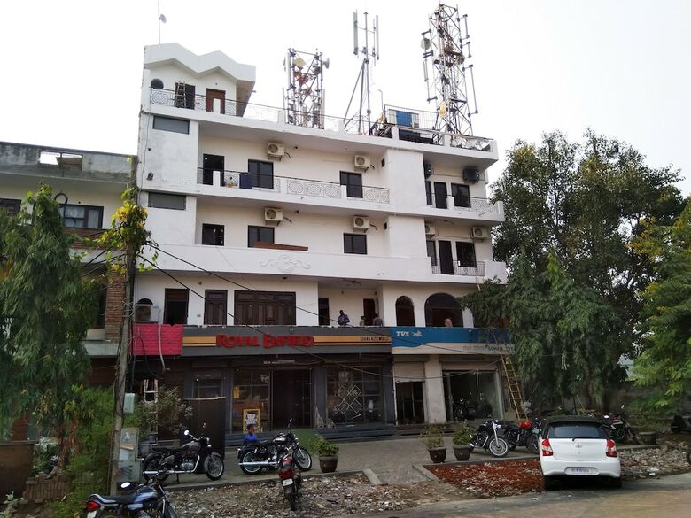 Oyo 22605 Hotel Redstone