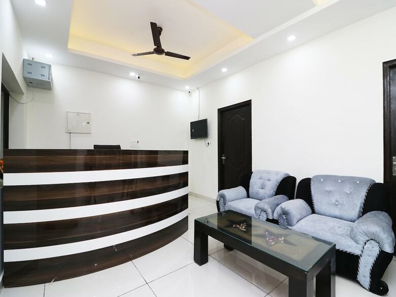 Oyo 22605 Hotel Redstone