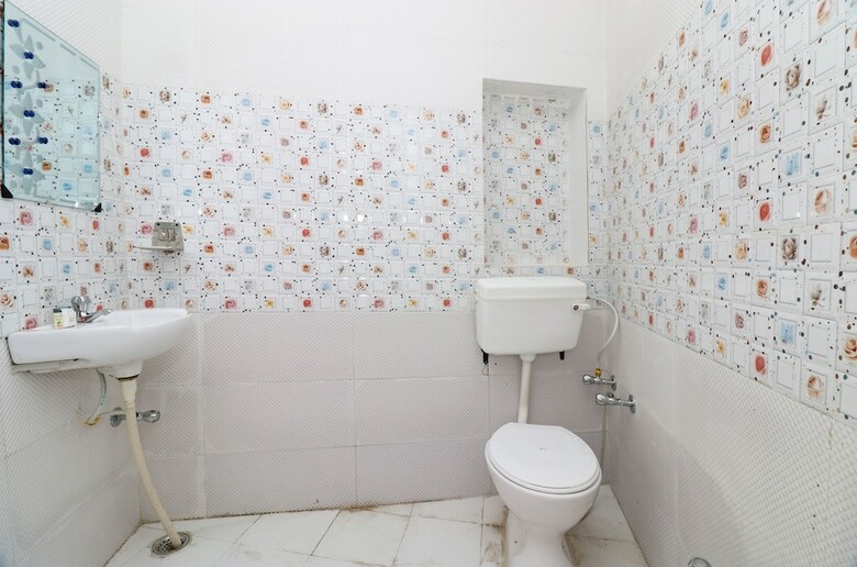 Oyo 23121 Hotel 4 U