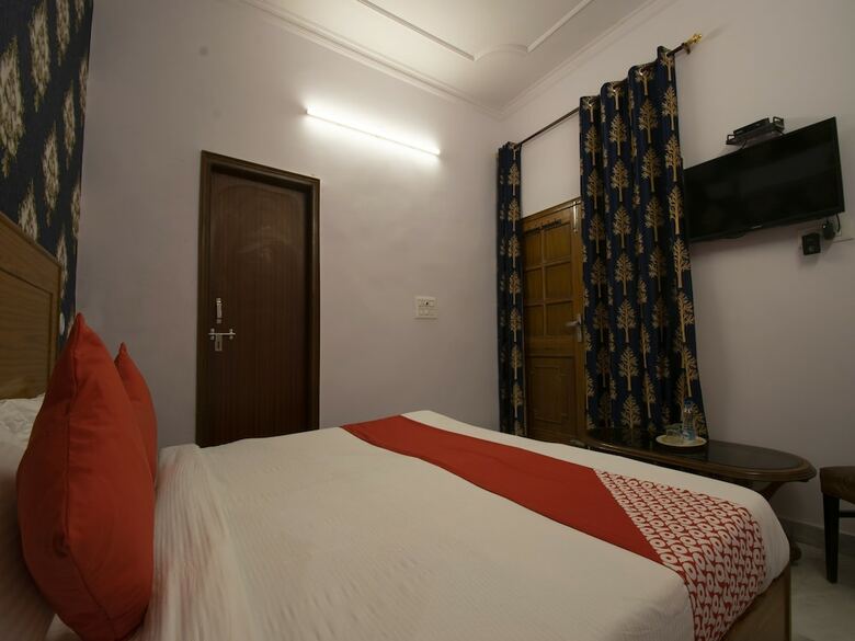 Hotel Oyo 26449 Rajdhani Residency