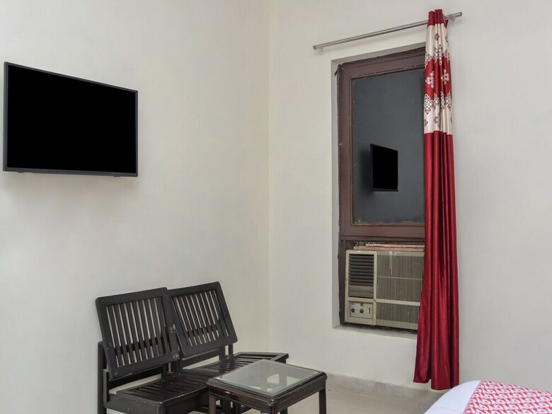 Hotel Oyo 24905 Attrap@209