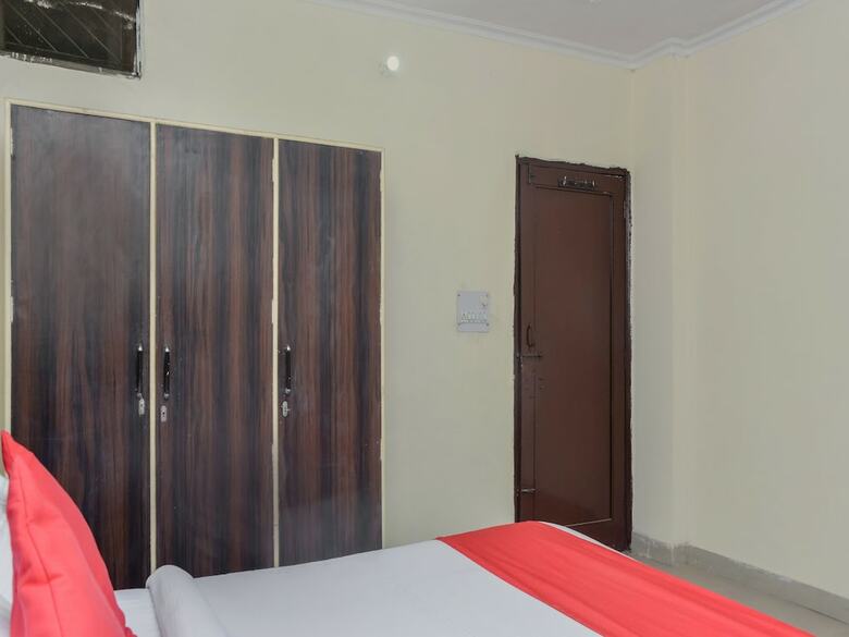 Hotel Oyo 24905 Attrap@209