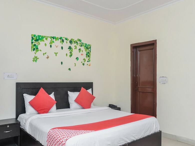 Hotel Oyo 24905 Attrap@209