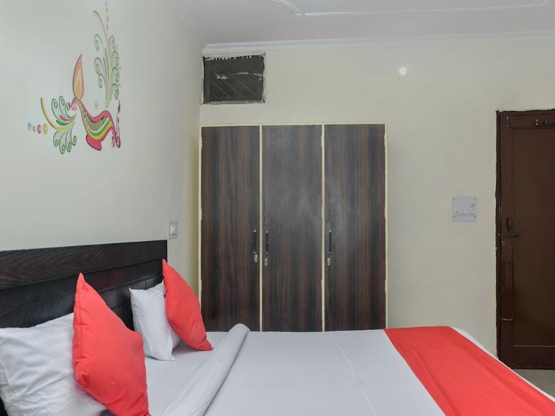 Hotel Oyo 24905 Attrap@209