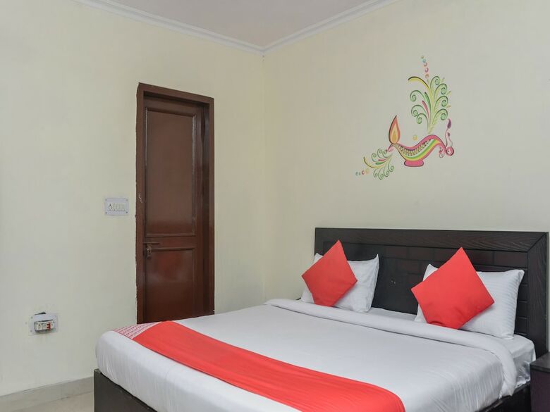 Hotel Oyo 24905 Attrap@209