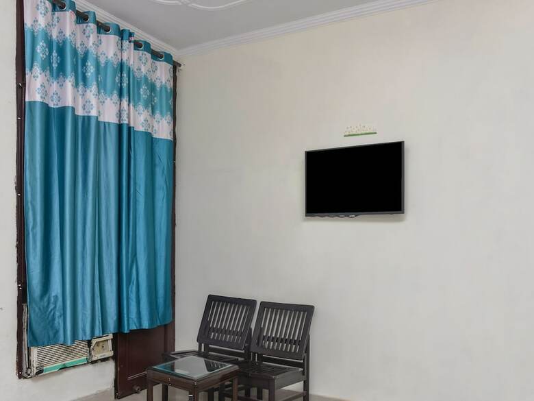 Hotel Oyo 24905 Attrap@209