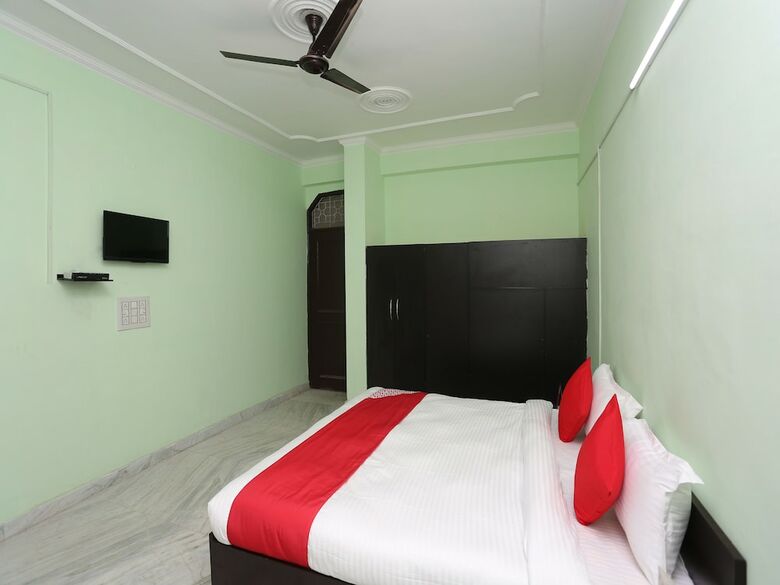 Hotel Oyo 18669 Shree Palce
