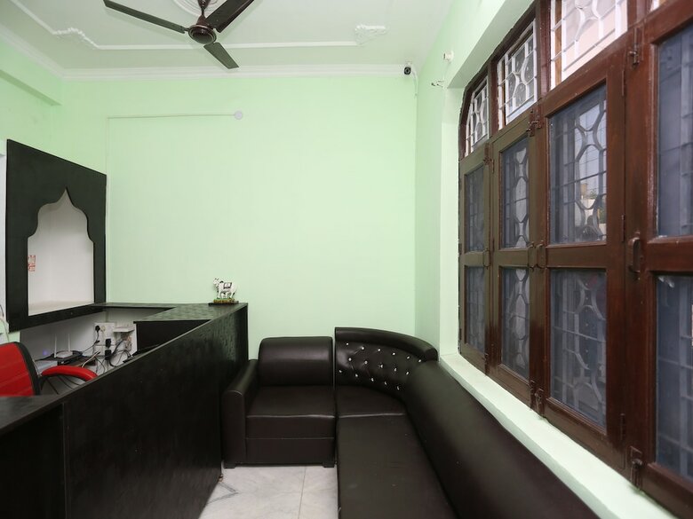 Hotel Oyo 18669 Shree Palce