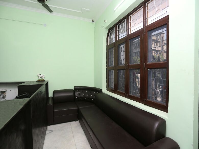 Hotel Oyo 18669 Shree Palce