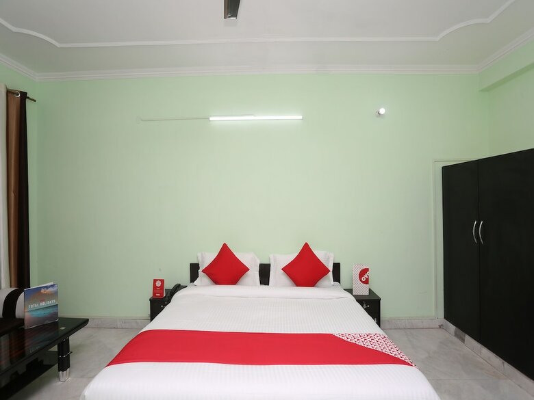 Hotel Oyo 18669 Shree Palce
