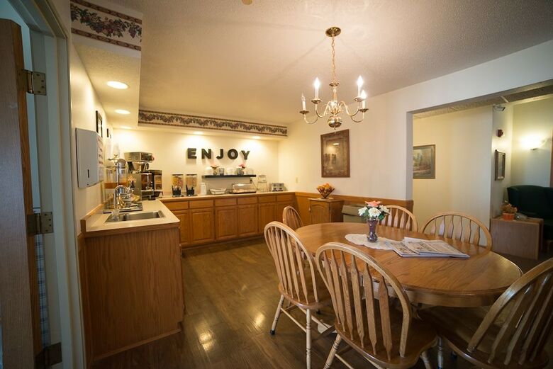 Motel River Valley Inn & Suites