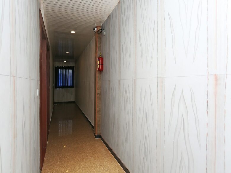 Oyo 15839 Hotel Queen Palace