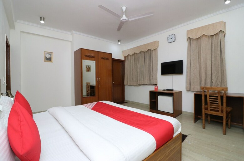 Hotel Oyo 25106 Swastik Hospitality