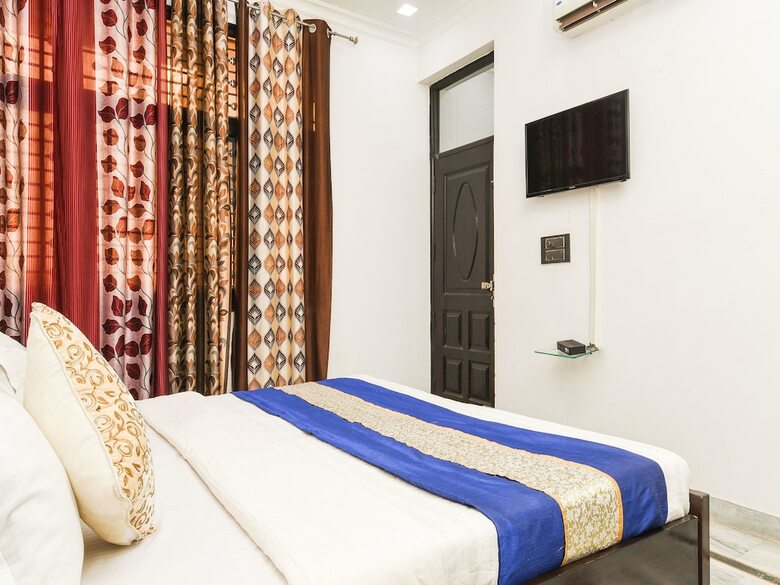 Hotel Oyo 15407 Home Feeling Accomodation
