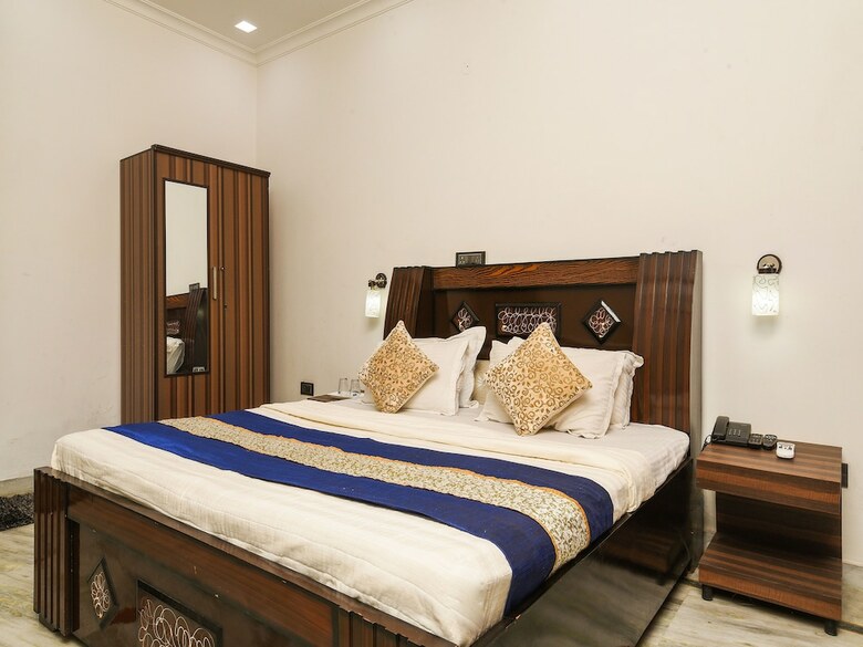 Hotel Oyo 15407 Home Feeling Accomodation