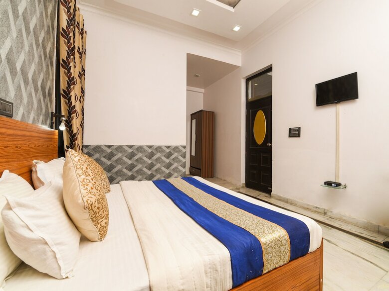 Hotel Oyo 15407 Home Feeling Accomodation