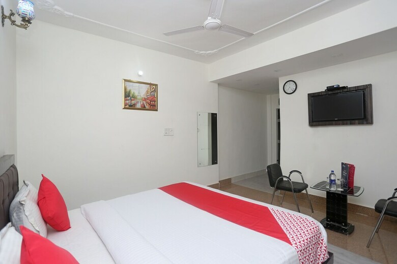 Oyo 18301 Hotel A-one