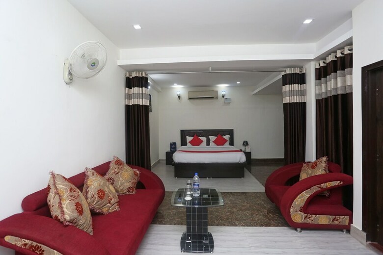 Oyo 18301 Hotel A-one