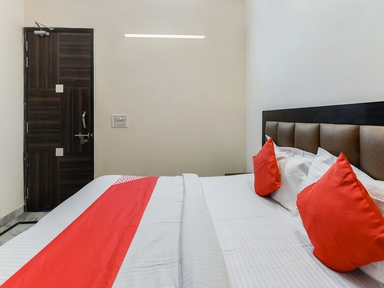 Hotel Oyo 22968 Galaxy Homes
