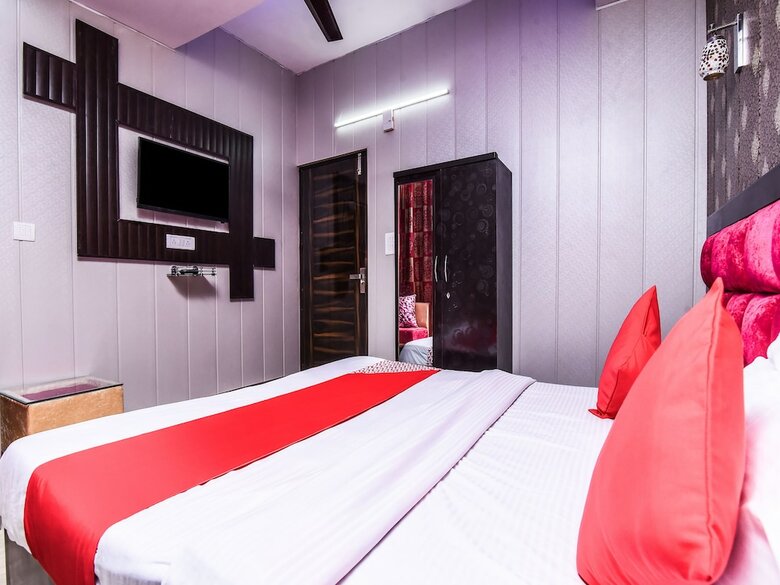 Hotel Oyo 22691 Royale Park Inn