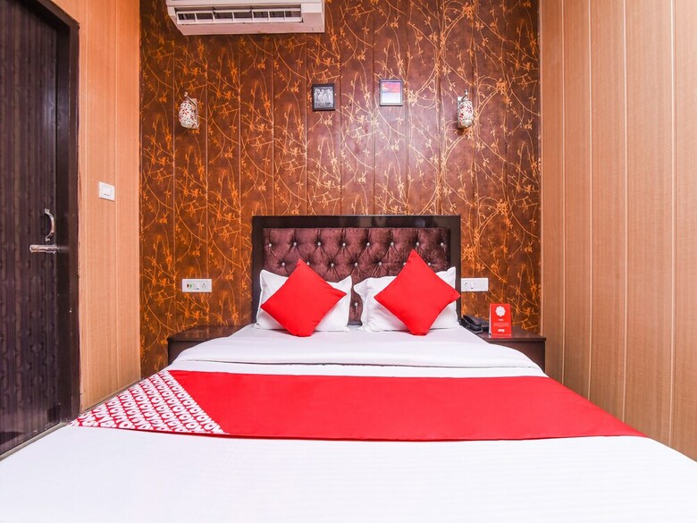 Hotel Oyo 22691 Royale Park Inn
