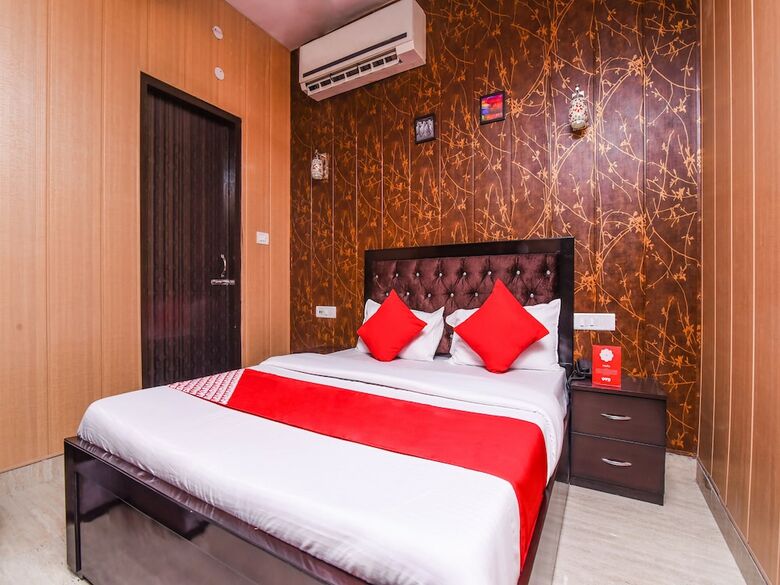Hotel Oyo 22691 Royale Park Inn