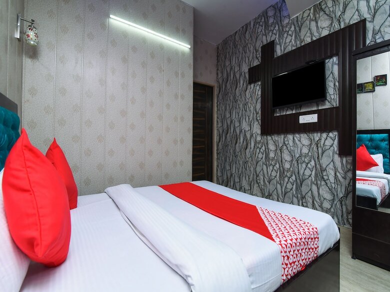 Hotel Oyo 22691 Royale Park Inn