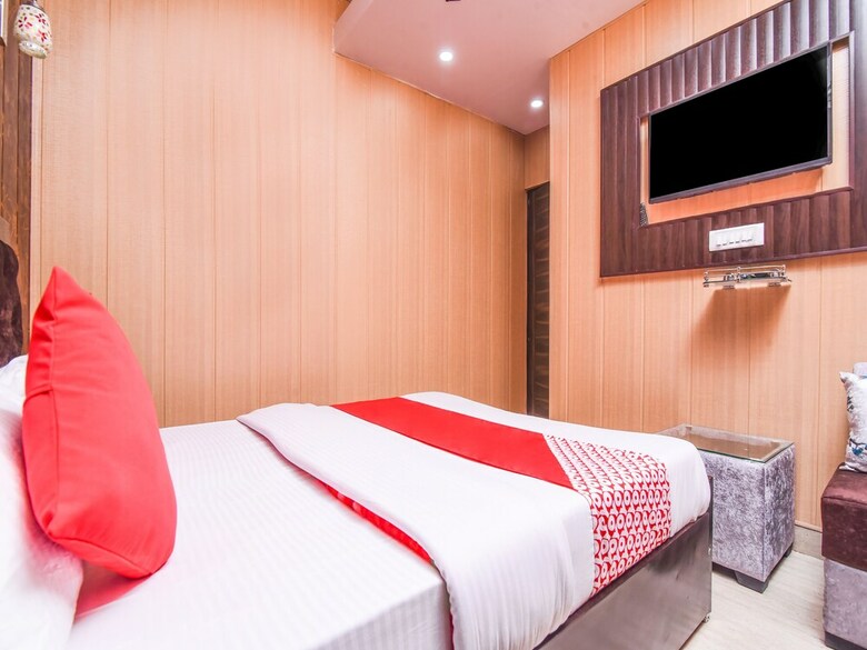 Hotel Oyo 22691 Royale Park Inn