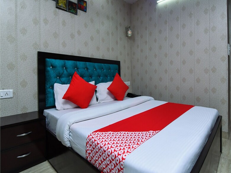 Hotel Oyo 22691 Royale Park Inn