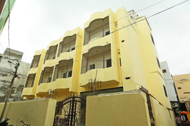 Hotel Oyo 14624 Hari Dham