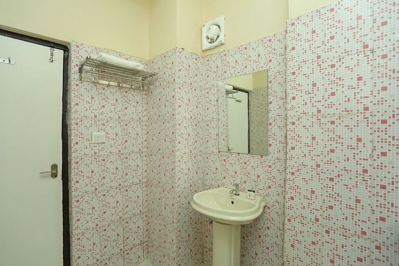Hotel Oyo 14624 Hari Dham