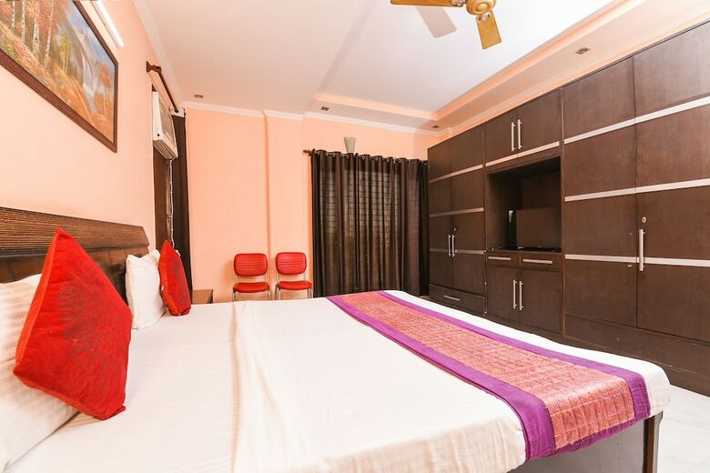 Hotel Oyo 8534 Golden Park