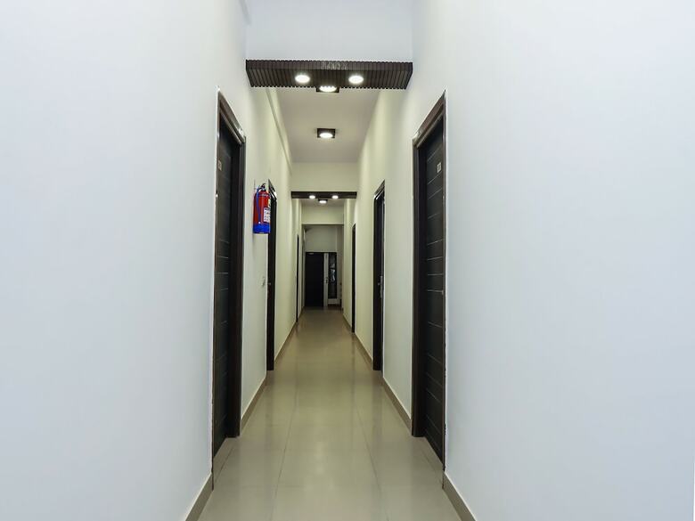 Hotel Oyo 15081 Vizima Palace