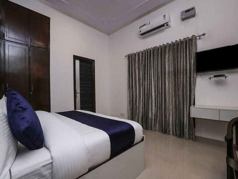 Hotel Oyo 15081 Vizima Palace
