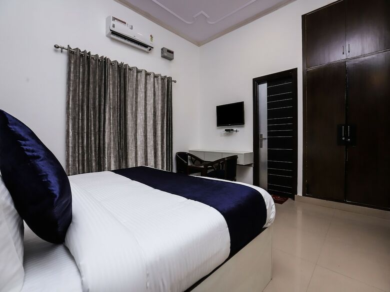 Hotel Oyo 15081 Vizima Palace