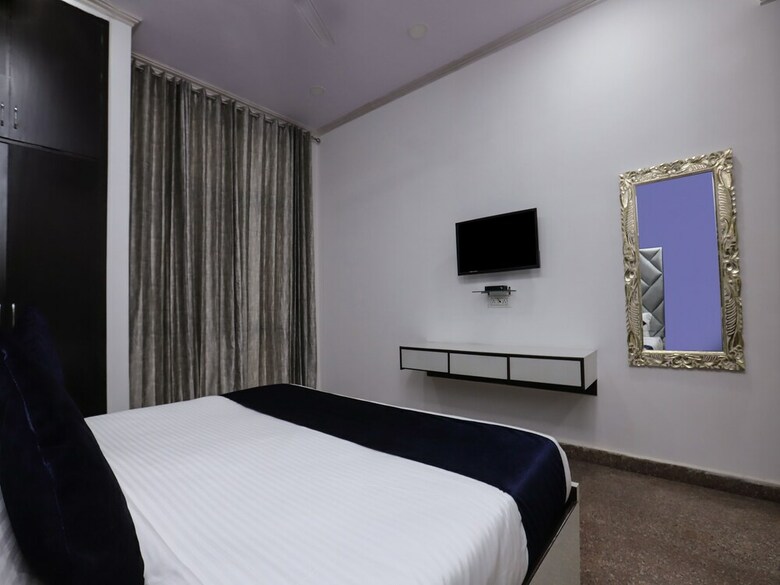 Hotel Oyo 15081 Vizima Palace
