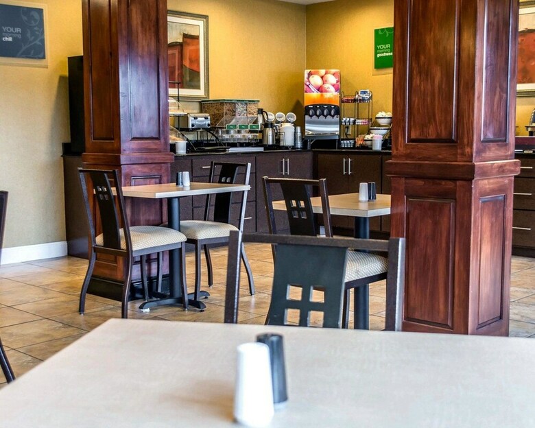 Hotel Comfort Inn & Suites