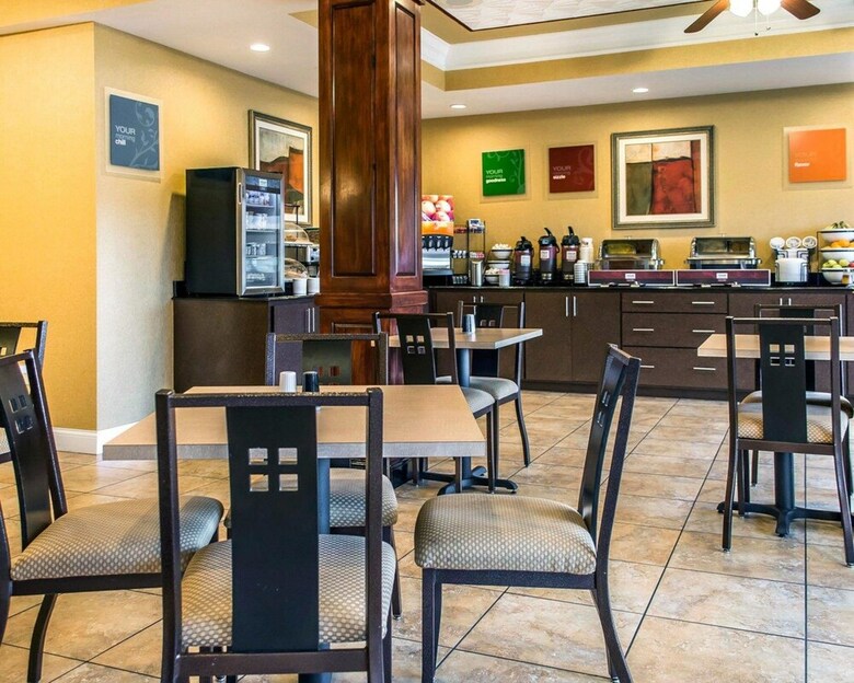 Hotel Comfort Inn & Suites