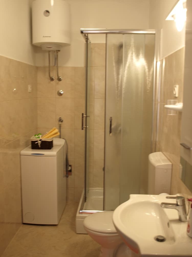 Angelas Apartments